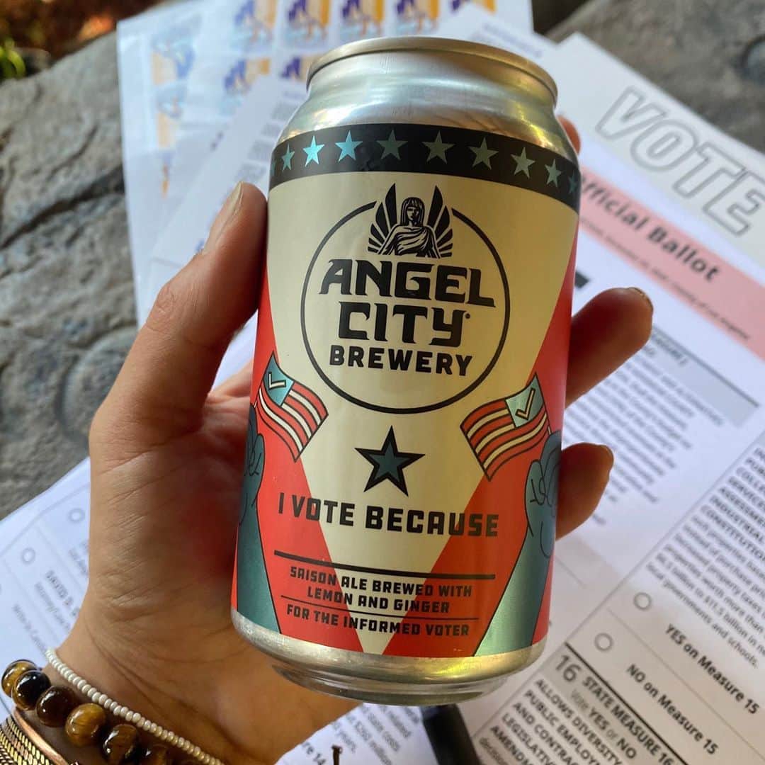 Shepard Faireyのインスタグラム：「I’m very proud of the new “I VOTE BECAUSE” beer label that my team @studionumberone designed in partnership with @angelcitybeer and @lwvlosangeles. The label features a QR code linked to vote411.org for voting tools and resources. Pre-sales begin on Thursday, October 22 at Angel City Brewery's e-store!  Angel City Brewery and League of Women Voters LA are also hosting “Ballots and Beers: Crafting Your Community” – a virtual ballot party happening THIS THURSDAY, October 22nd at 5pm PDT, featuring a curated list of nonpartisan speakers from the League to help guide voters in the CA election propositions. Join the party on Thursday and be an informed voter this November! Swipe through and visit the link in my bio for more details. We’re only 13 days away from #ElectionDay… let’s get to the polls! -Shepard  #SNO #AngelCityBrewery #AngelCityBeer #LeagueofWomenVoters #Election2020 #VOTE」