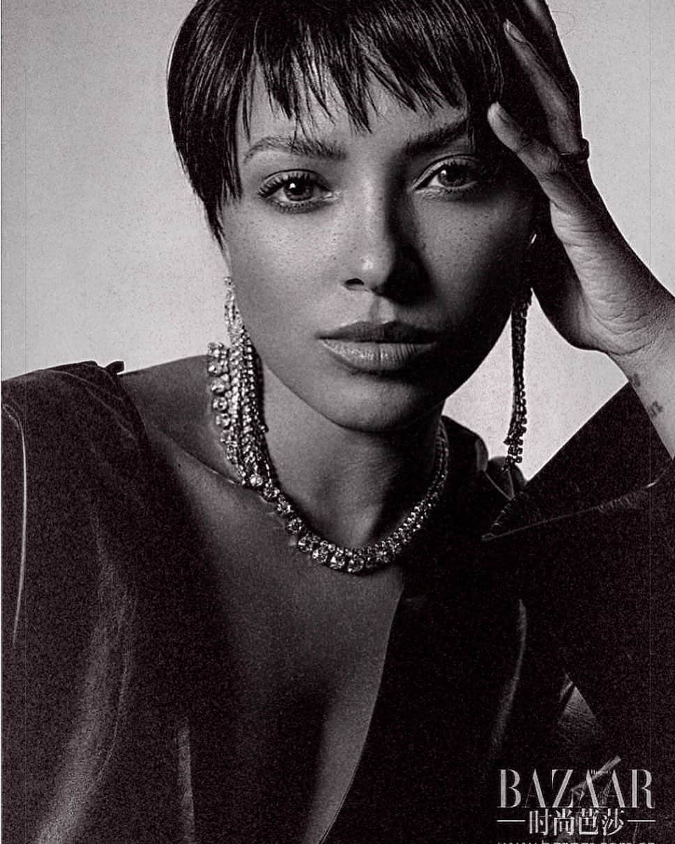 カテリーナ・グレアムのインスタグラム：「Harper’s Bazaar.」