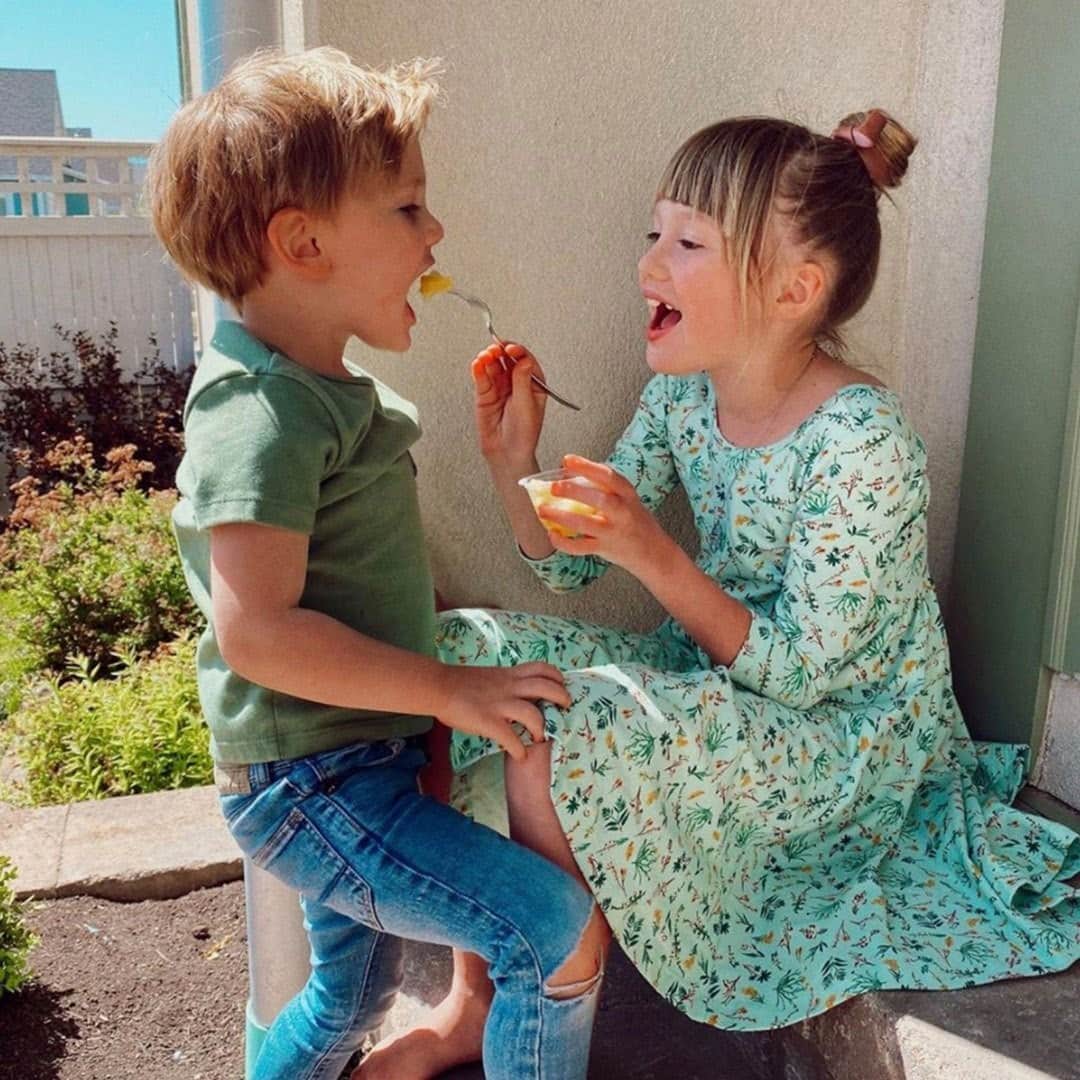 Dole Packaged Foods（ドール）のインスタグラム：「@Nothingdownaboutit shows us that sharing really is caring! Tag who you’d share your #fruitbowl with 😃🍍.」