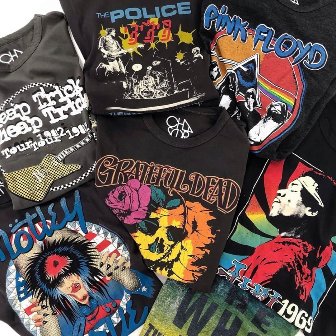 チェイサーのインスタグラム：「Who says girls can’t style guys tees???🤷🏼‍♀️🖤 our mens graphics make for the perfect oversized band tee!🤗⚡️ #chaserbrand #chasermens #menstees #graphictee #bandtee #bandtshirts #graphictshirt  @carusocarusomi」