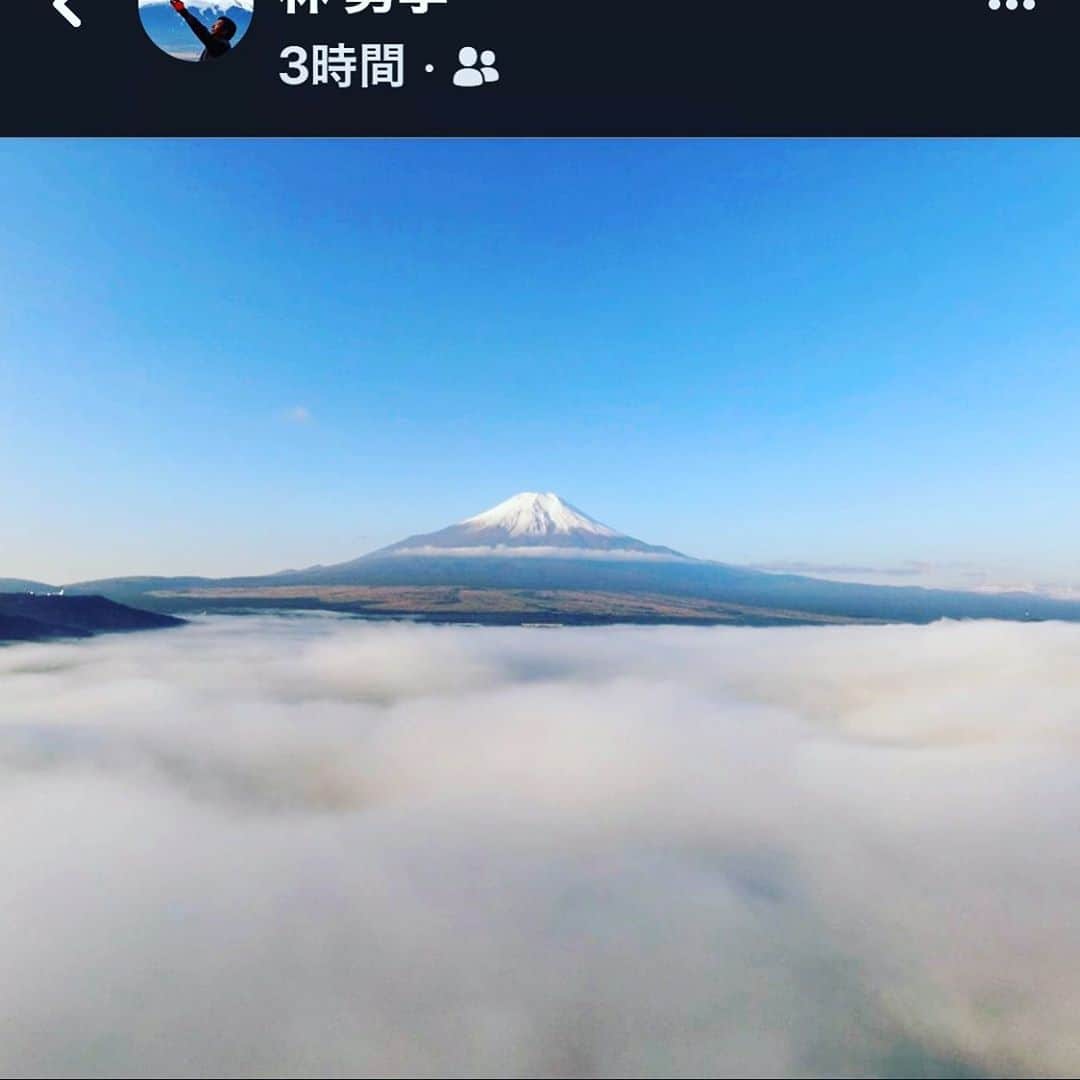 長谷川初範のインスタグラム：「雲海の富士山 忍野村忍野スカイ倶楽部の林くんの今朝の写真」