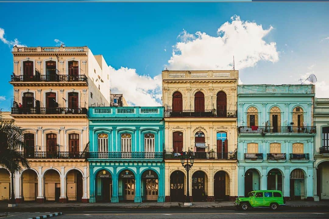 NikonUSAさんのインスタグラム写真 - (NikonUSAInstagram)「📍🇨🇺Next stop on our #WanderlustWednesday tour with @TaylorJackson is Havana, Cuba - one of the most vibrant cities in the world, where every scene has a story.  Tap the link in our bio to watch Episode 2 of Around the World with Taylor Jackson, Presented by Nikon where he’ll take you back in time through the rich history of this incredible city - and see some awesome cars too 🚗  📸: @TaylorJackson in 2019 with the #Z6 and #NIKKORZ 16-50mm  #wanderlust #travel #travelphotography #havana #mirrorless」10月22日 1時08分 - nikonusa