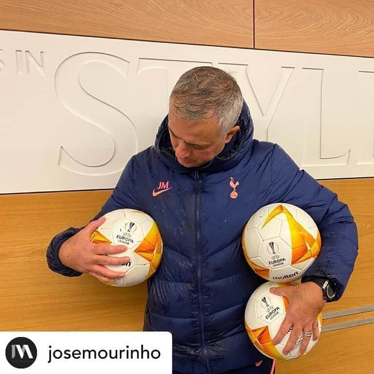 トッテナム・ホットスパーFCさんのインスタグラム写真 - (トッテナム・ホットスパーFCInstagram)「#Repost @josemourinho:  3 balls... The 3 goals we conceded against West Ham? The 3 amazing goals we scored against them? Or the 2 Europa leagues I have in the pocket and the 3rd one I am ready to fight for?」10月22日 1時12分 - spursofficial