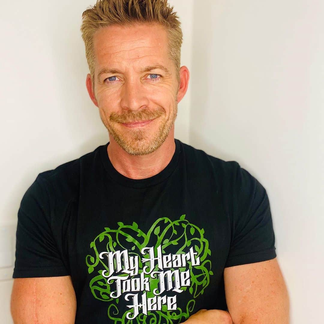 ショーン・マグワイアさんのインスタグラム写真 - (ショーン・マグワイアInstagram)「Today I am launching a new T-shirt and hoodie campaign. Let's do something magical. Proceeds from my tees and hoodies go to support these noble causes: @OxfamAmerica and @RAICESTexas, available for a limited time only, link in bio. For those that don’t know about @RAICESTEXAS They help immigrants at the boarder with legal defense & help families reunite with their children that have been put in cages. Help if you can. Thanks」10月22日 1時14分 - iamseanmaguire