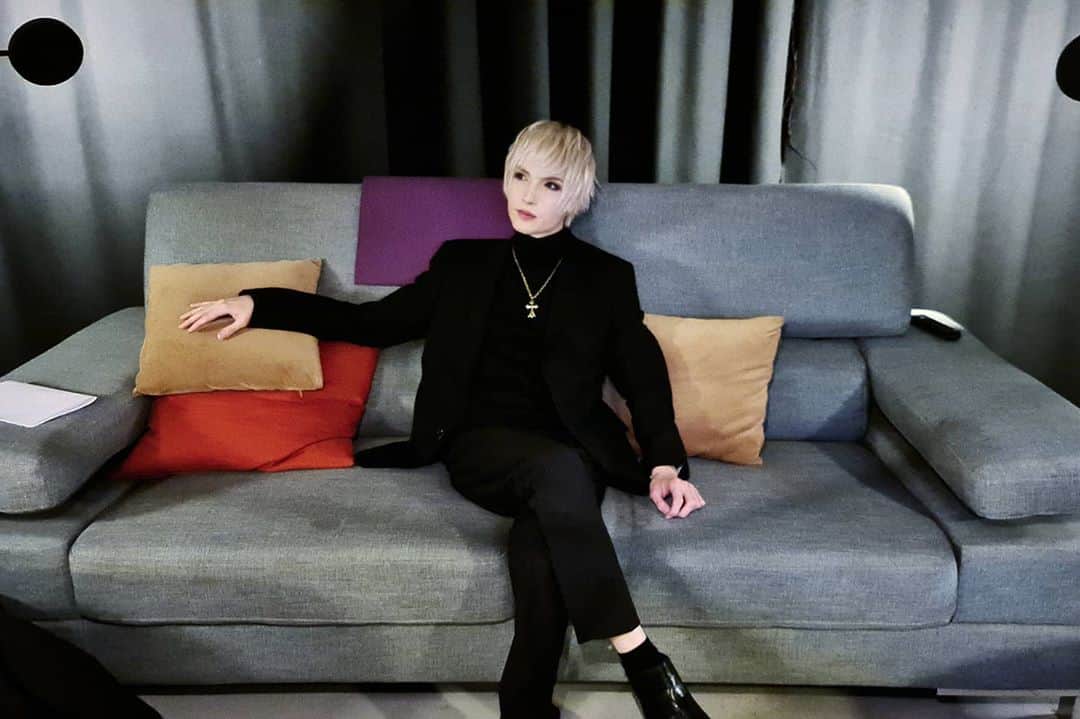 YOHIOのインスタグラム：「Contemplate for a while.⁣ ⁣ 📸 @crowreybaby ⁣ ⁣ --------------------⁣ ⁣ #YOHIO #YOHIO2020 #KEIOS2020 #suitup #tv #work #artist」