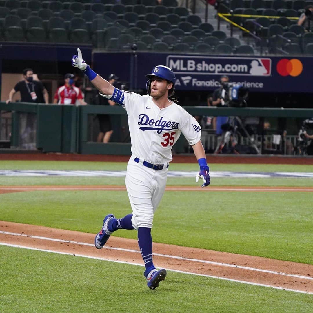 クレイ・ベリンジャーさんのインスタグラム写真 - (クレイ・ベリンジャーInstagram)「Blessed!!!!!!!!!!!! Lets keep it going 📈」10月22日 1時24分 - cody_bellinger