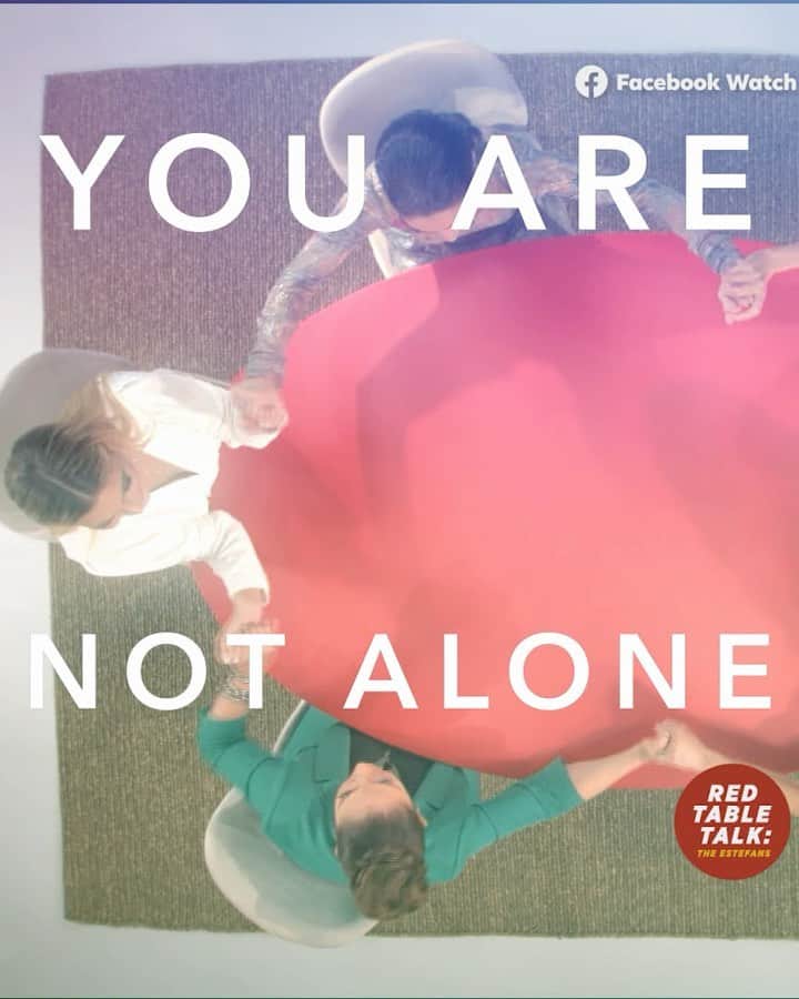 カーラ・ソウザのインスタグラム：「Ansiedad afecta millones de personas cada día y cualquier persona puede ser afectado. Pero no necesitamos sufrir en silencio. Gracias @RedTableTalkEstefans @emily_estefan @gloriaestefa @liliestefan @lelepons ❤️ • Anxiety affects millions everyday and anyone can be affected. But we don’t need to suffer in silence. Thank you @RedTableTalkEstefans @emily_estefan @gloriaestefa @liliestefan @lelepons for bringing such an important topic to the table. Link in bio!」