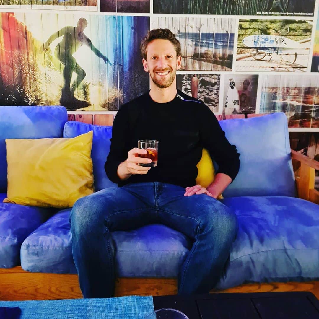 ロマン・グロージャンのインスタグラム：「Cheers to a super great time at Martinhal Sagres.  Family time, kitesurf, tennis, gym and bike. I was already in love with Portugal and now even more ! I can only recommend to come around here. #r8g @martinhal #portugal #familytime」