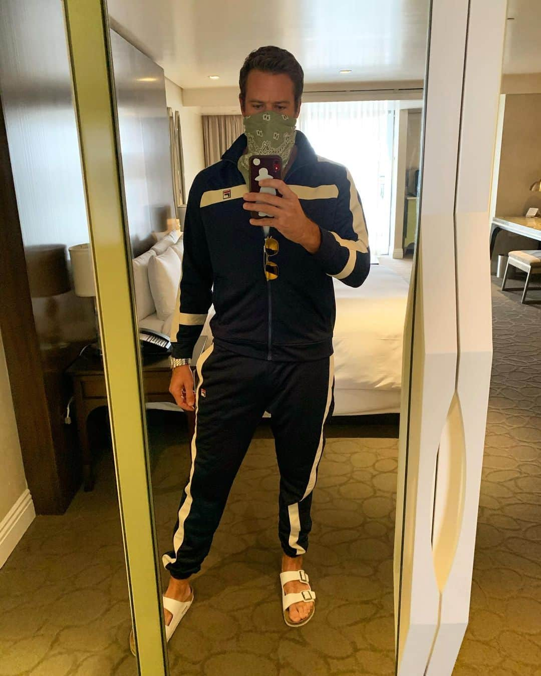 アーミー・ハマーのインスタグラム：「Guess who’s back.... LeTrackie is here to celebrate the release of Rebecca! If you send me a picture of you watching Rebecca (available on Netflix now) in a track suit, I will reply with a customized message just for you to say thank you. Now go enjoy the film!」