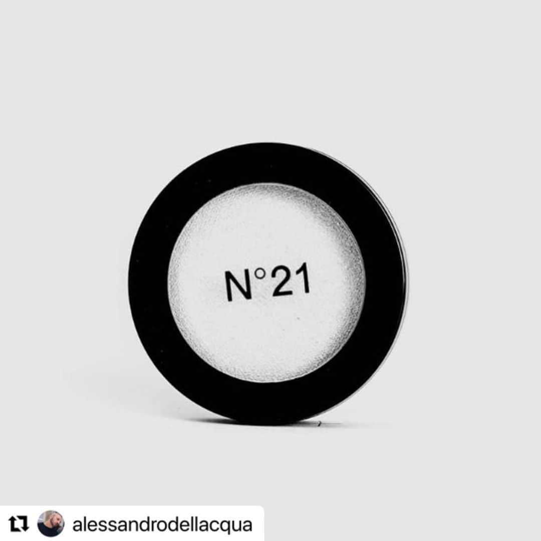 アディクションのインスタグラム：「#Repost @alessandrodellacqua  ・・・ #GarageVentuno #AyakoxN21 #N21Beauty」