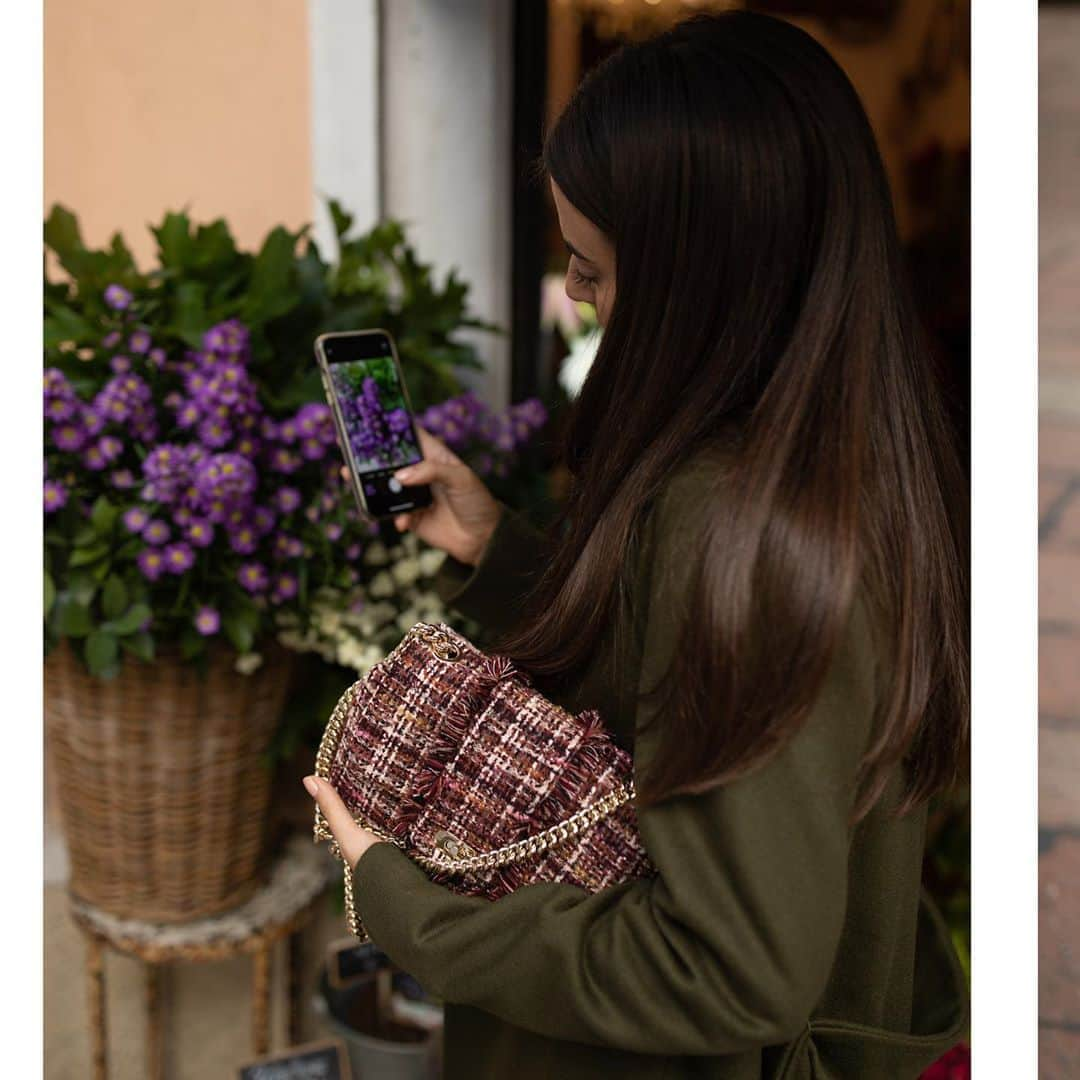 イブルースさんのインスタグラム写真 - (イブルースInstagram)「Flowers and checked pattern/tartan?... a perfect match! #ibluesyourlife starring @giuliavalentina when a #perfectday meets a #rockyday」10月22日 1時39分 - iblues_official