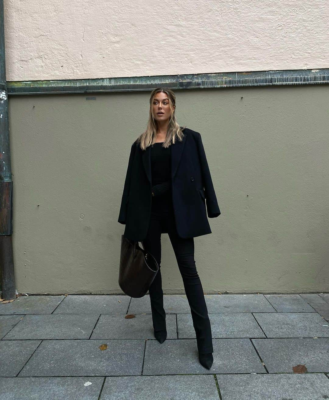 Bianca Ingrossoさんのインスタグラム写真 - (Bianca IngrossoInstagram)「Back to normal clothes, work and friends 🖤」10月22日 1時42分 - biancaingrosso