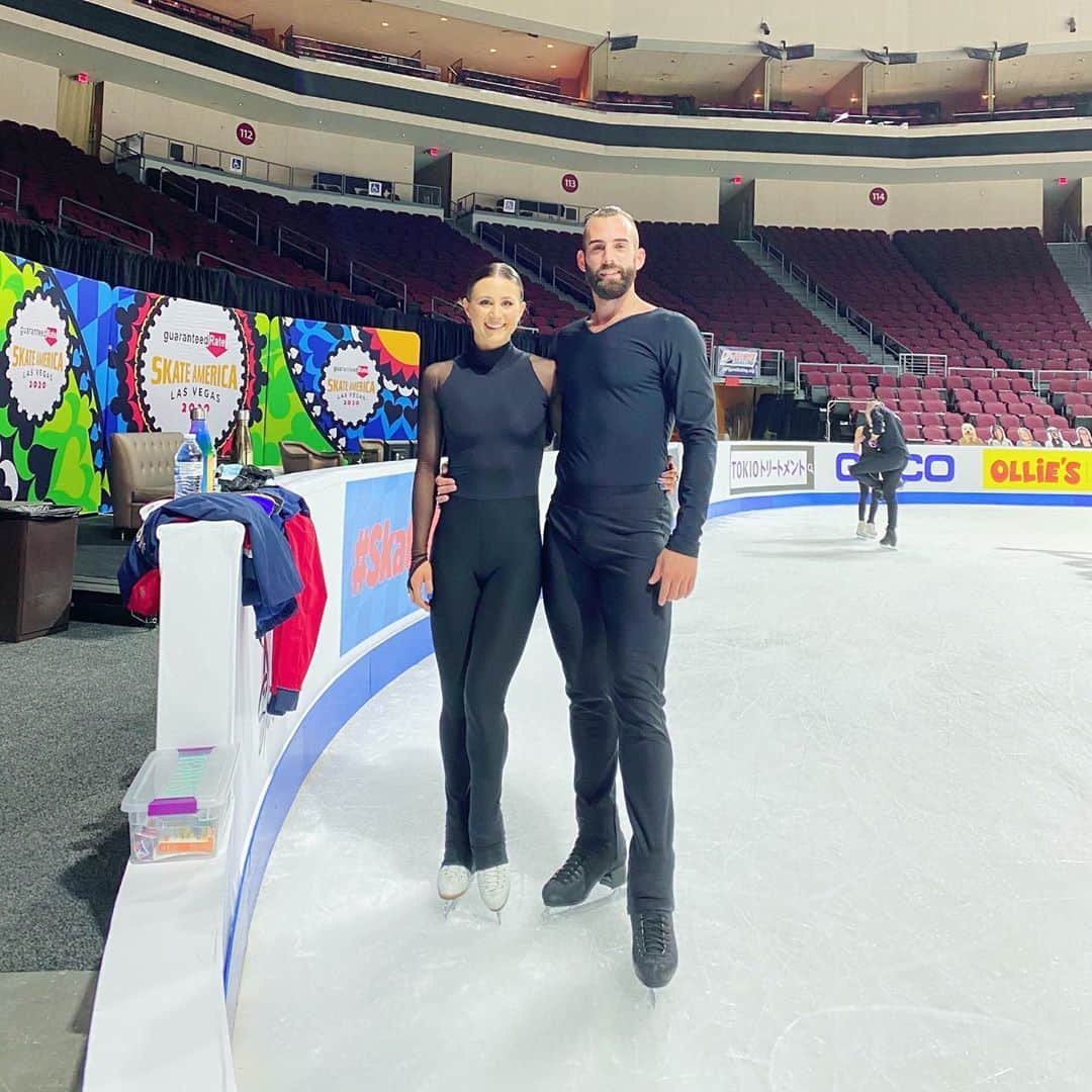 アシュリー・ケインのインスタグラム：「My Instagram is finally working again soooo hiii we are at Skate America!! 🇺🇸#skateamerica」