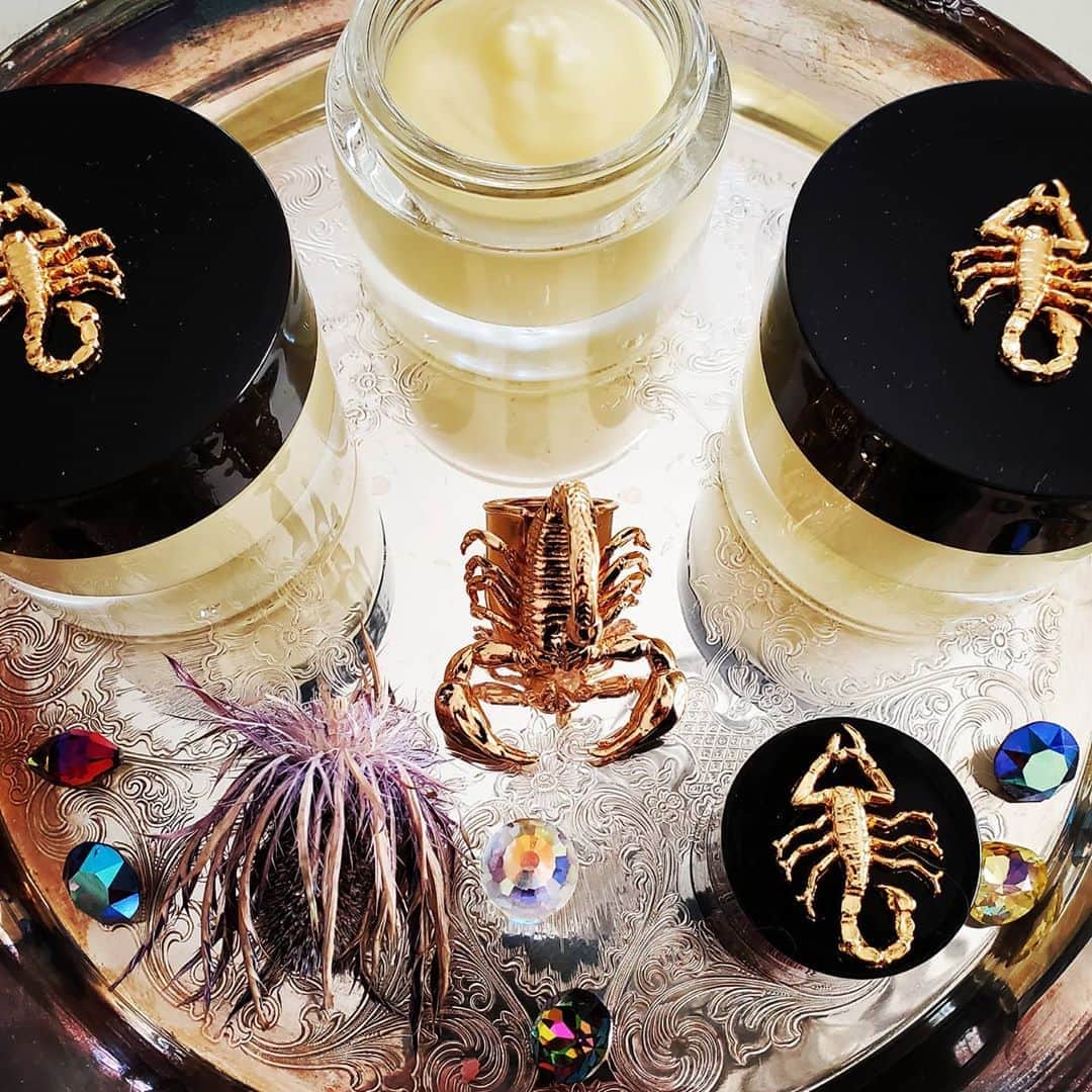 のインスタグラム：「GASOLINE GLAMOUR X SCORPION +  NEW GASOLINEGLAMOUR.COM LAUNCHING 2021  SCORPION MAGIC #ORGANIC #ORGANICSKINCARE #VEGAN #VEGANSKINCARE #CLEANSKINCARE #GREENBEAUTY #CRUELTYFREE #ECOBEAUTY #NONTOXIC #CANDLES  #PERFUME #SKINCARE  #EMPIRE #IDONTQUIT #BURYYOURDOUBTS #OFTENIMITATEDNEVERDUPLICATED #WOMAN #FIGHTER #TRUEGRIT  #TRYME  #THEONLYLAWISSURVIVAL #PLAYFORBLOOD #DONTTAKEANYSHIT  #LOVERULES #RAREFIND #THEONEYOUFEED  #GASOLINEGLAMOUR #GASOLINEGLAMOURXSCORPION #SCORPIONPOWER 🦂🖤👑♠️⚡💎 GUTSY POWERFUL HONEST CLEAN CRUELTY FREE VEGAN SKINCARE 4EVERYONE SMALL BATCH HANDMADE IN LA #MAGIC」