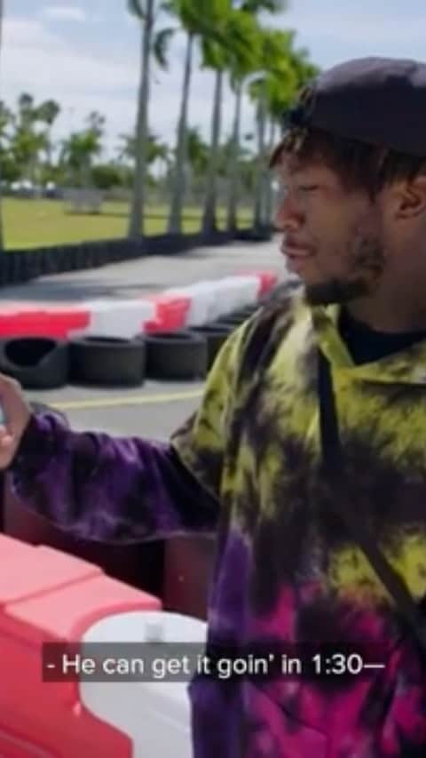 ネイト・ロビンソンのインスタグラム：「S/o @bleacherreport , @nolimitherro & @vw for this one #Holdat #ad」