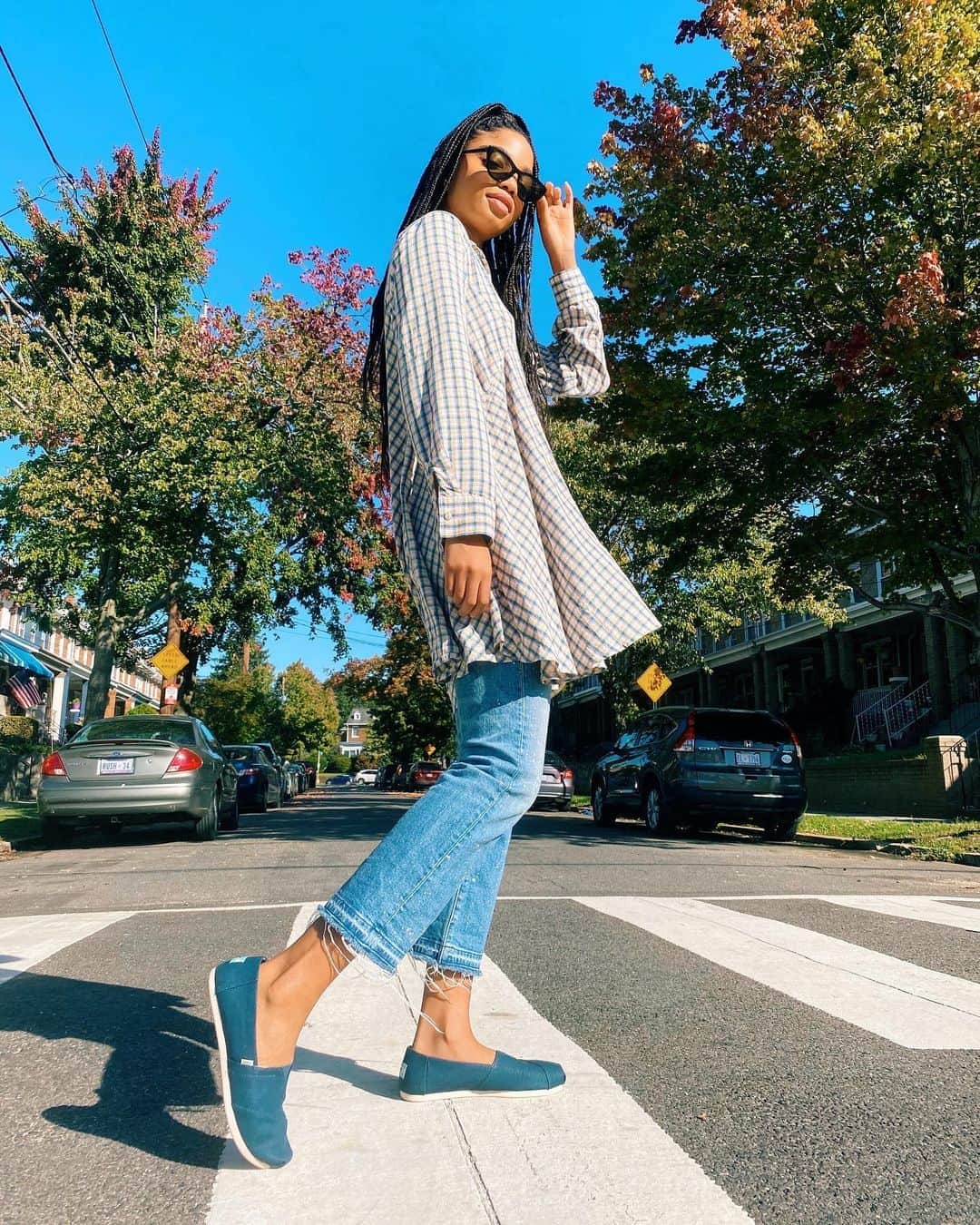 トムズシューズのインスタグラム：「#Regram from @winterbreeanne: "It's important that we show up at the polls. It is also important that the energy going into the elections is continued on Nov. 4th and every day after. Your political/social engagement shouldn't start or end at the polls."⁠⠀ ⁠⠀ Make sure you're #VoteReady. Visit TOMS.com/vote.⁠⠀ ⁠⠀ Winter wears our Classic Alpargata. Photographed by @a.bolting.」