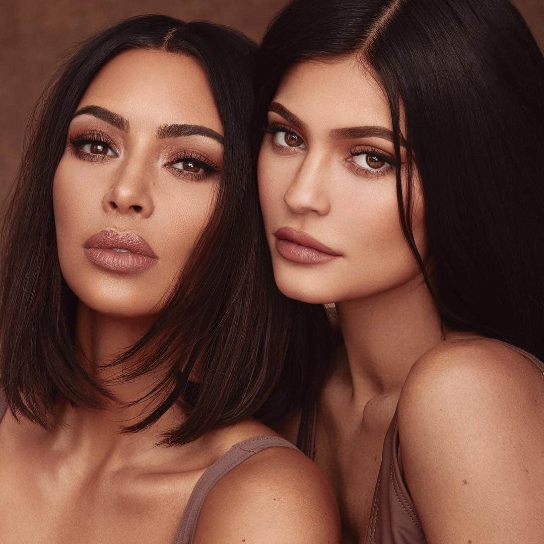 Kylie Cosmeticsさんのインスタグラム写真 - (Kylie CosmeticsInstagram)「happy birthday @kimkardashian 🧁💕✨」10月22日 1時56分 - kyliecosmetics