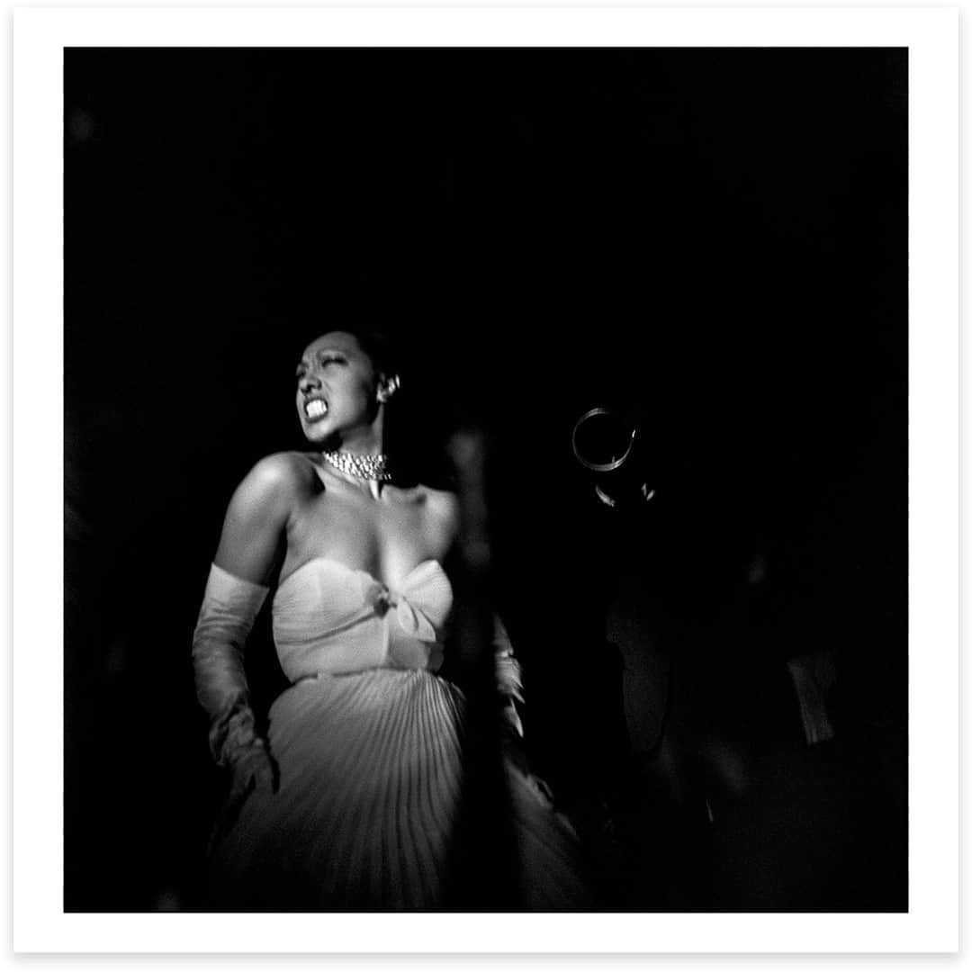 Magnum Photosさんのインスタグラム写真 - (Magnum PhotosInstagram)「"Josephine Baker was the first black actress to star in a major movie. She was also a dancer, a resistance fighter in the Second World War, and a civil rights activist — a hugely inspirational figure. This image captures something of Baker’s raw energy and dynamism. It also exemplifies Eve Arnold’s ability to create relatable images of remarkable people by showing their humanity — a talent she embodied in equal measure with her knack of portraying ‘ordinary’ people with great dignity and poise.⁠ ⁠ Compelled by the fight for civil rights throughout her career, this image represents a meeting point between Eve’s journalistic fascination with a changing world — and those who change it — and her talent for showing that even our heroes are flesh and blood."⁠ ⁠  – Michael Arnold, Estate of Eve Arnold⁠ .⁠ Works of Imagination, the October Magnum Square Print Sale in partnership with @aperturefnd is live on the Magnum Shop until this Sunday.⁠ .⁠ This is a unique opportunity to purchase signed or estate-stamped museum-quality prints by over 100 of the world’s leading photographic artists in an exclusive 6x6” format for $100.⁠ .⁠ Visit the link in bio to shop all the images available.⁠ .⁠ PHOTO: Josephine Baker. Harlem, New York, USA. 1950.⁠ .⁠ © @evearnoldphotographer/#MagnumPhotos⁠ ⁠ #MAGNUMSQUARE #WorksofImagination #printsale」10月22日 2時02分 - magnumphotos