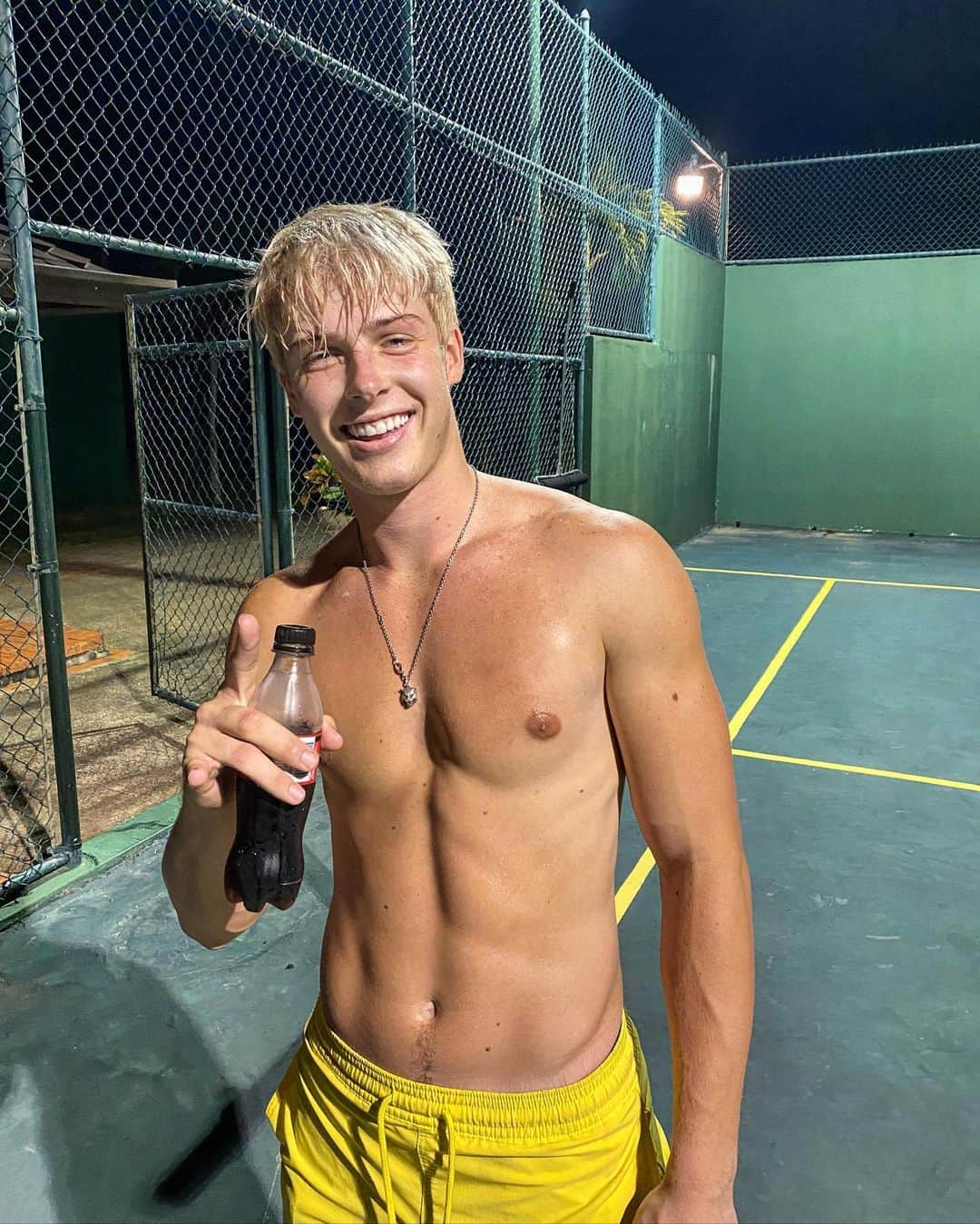 Blake Grayさんのインスタグラム写真 - (Blake GrayInstagram)「post basketball sesh」10月22日 2時29分 - blakegray