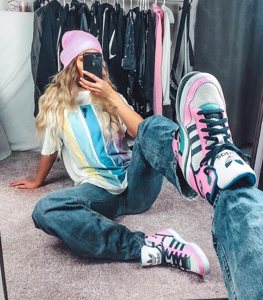 Keelaのインスタグラム：「Några som har följt mig tillräckligt länge för att känna igen min outfit idag? 🙊💕」