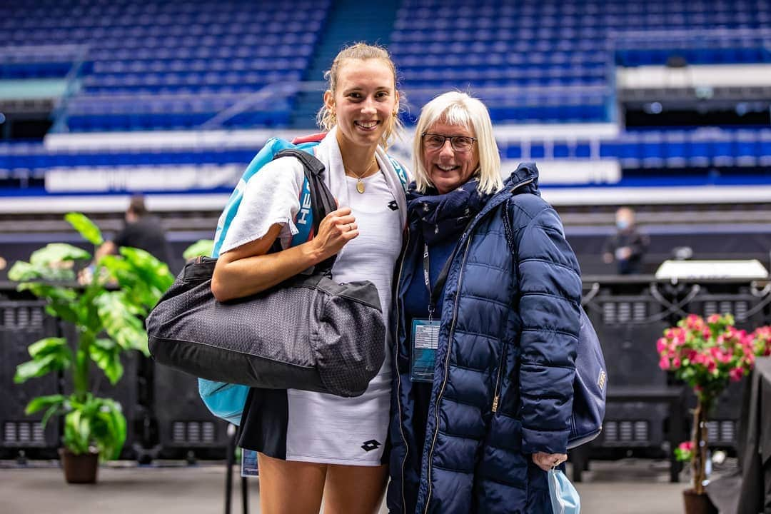 エリーゼ・メルテンスさんのインスタグラム写真 - (エリーゼ・メルテンスInstagram)「Happy birthday mama ♥️ @barbeliliane Happy I could spend your birthday with you today   (No mask just for the picture and yes we are in the same bubble)   #happy #birthday #loveyou」10月22日 2時36分 - mertenselise