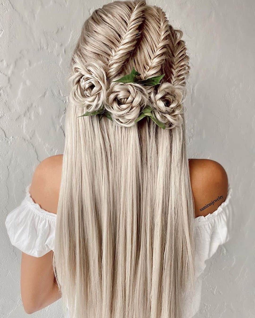 のインスタグラム：「@samirasjewelry ‘s page has some of the most unique braids I’ve seen!! Would you try any of these?」
