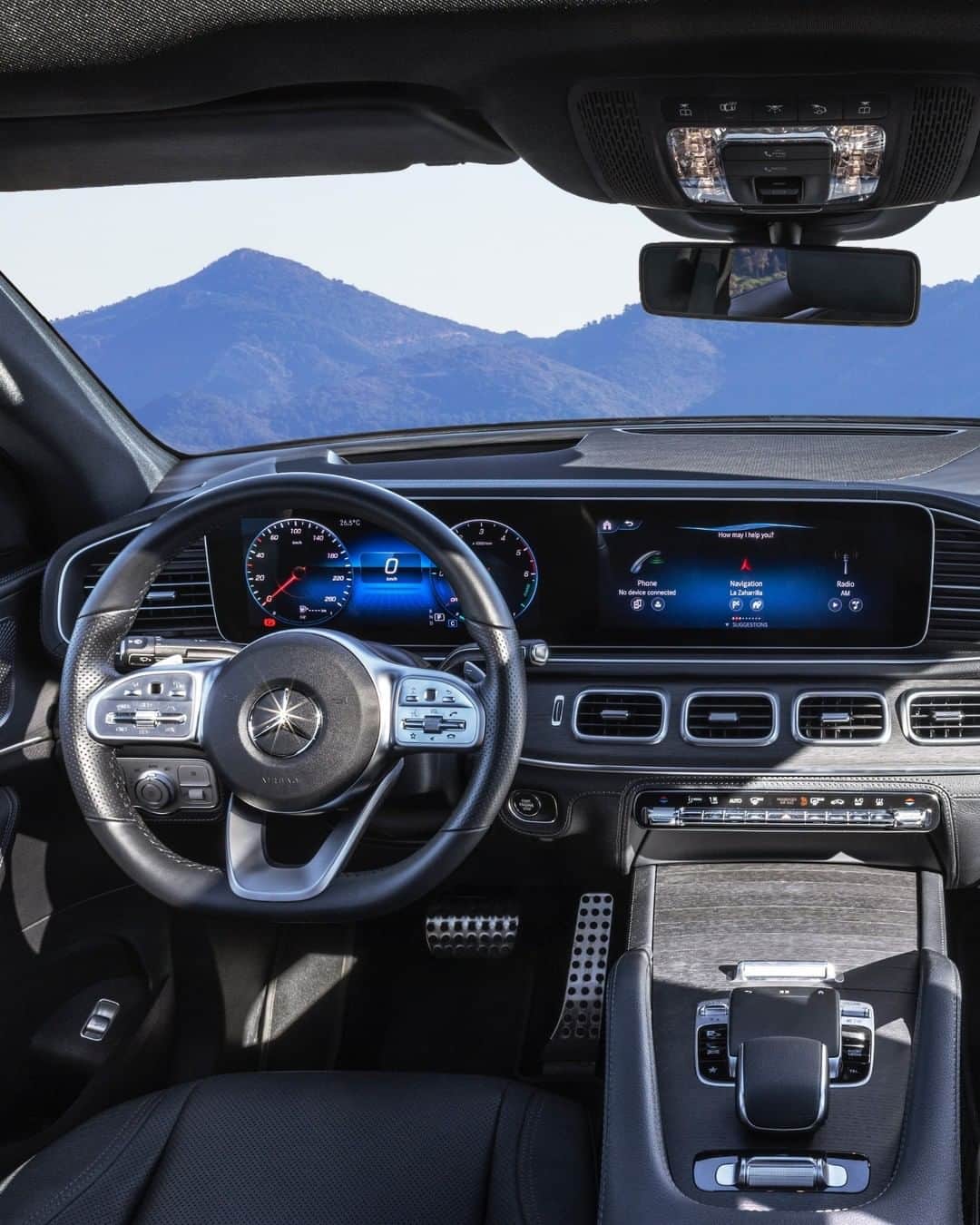 メルセデス・ベンツさんのインスタグラム写真 - (メルセデス・ベンツInstagram)「Looks to turn heads. With you centre stage. Striking sporty design and cutting-edge technologies on board, the Mercedes-Benz GLE Coupé.  #GLE #Coupe #allkindsofstrength」10月22日 3時00分 - mercedesbenz