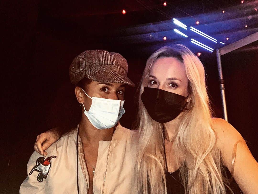 Nika Kljunさんのインスタグラム写真 - (Nika KljunInstagram)「Guys, that’s the best photo 📸 we could’ve gotten with all the standard safety/confidentiality rules on top of 186456 more rules because of COVID-19! But we did it & I wouldn’t change it for anything! You ready? 📺 #maskedsinger #teamjellyfish #nikakljunchoreography  . (btw, we’ve been wearing 2 more masks on top of this one ☝🏼 lol 😂 #gottahaveit #followtherules #gottadowhatyagottado #tvwork #nojokes ) . It’s Wednesday again and @maskedsingerfox is back tonight! Are you ready to meet group C? 😋 Stay tuned for that Jellyfish tho - just saying 🤪 Got to work with this special masked character as well and I couldn’t be more proud of her. . Also, shout out to this ray of light right here - my beautiful assistant @morgschoice ! 🤗 She keeps me laughing non stop, but is so professional & on it like no other! She just “gets it”, and we are always on the same page. If you are a choreographer, you know that, that is gold in an assistant! 🏆 . #foxtv #backstagephoto #dancechoreography #dancelifestyle #gratefultobeworking #positivityiskey #nikakljun」10月22日 3時01分 - nikakljun