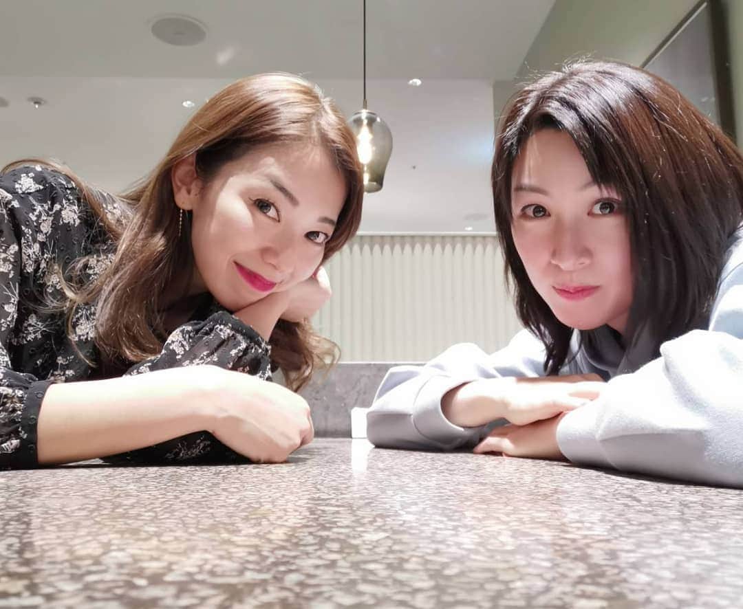 杉山由紀子さんのインスタグラム写真 - (杉山由紀子Instagram)「久しぶりに由理ちゃんと御飯♥ * ほんとタイミングって凄くてwww この日もそれを間近に感じることの連発😂 * ほんとわたしって引き寄せつよめ♡ * * なにを今回引き寄せたかって、 明日引っ越しなんだよね！って言った、 由理ちゃんの引っ越し先がまさかの 私住んでるすぐ近くwwwwww * ぇえーーーーーー😆♥って二人でテンション上がりまくり笑 * 5分でいけちゃう距離www * これから更によろしくね♬由理ちゃん👍♥ * * #ご近所さん #友達 #女子会 #女子トーク #引き寄せ #ご縁 #縁強め #タイミング」10月22日 3時05分 - yukikosugiyama