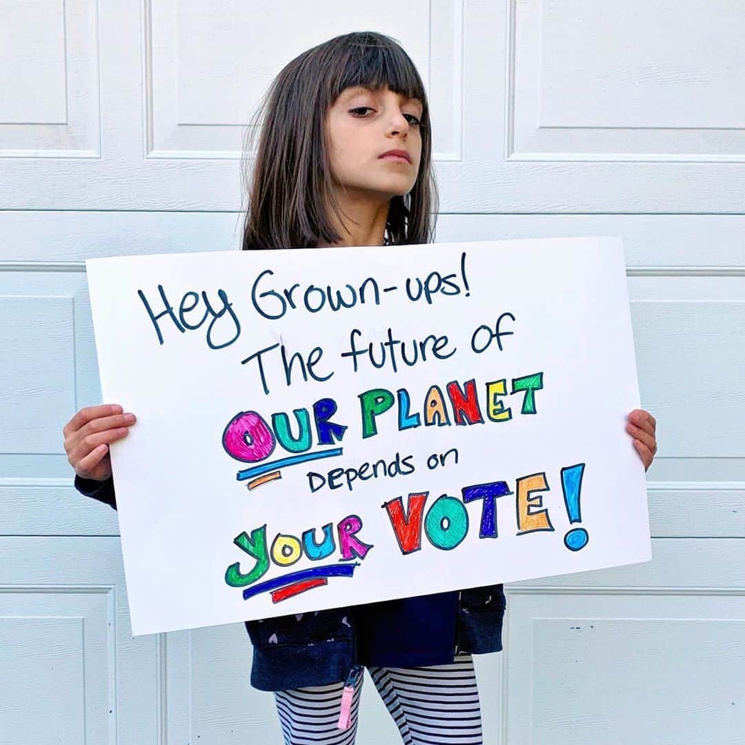 Ilana Wilesさんのインスタグラム写真 - (Ilana WilesInstagram)「#7thGenPartner The upcoming election is crucial for many reasons, but one major reason that keeps getting pushed aside in policy debates, is the health of our planet. Scientists say that what we do in the next ten years is crucial in fighting the climate crisis. Who we elect this November could determine what kind of environment we leave for this generation and future generations to come, which is why @SeventhGeneration wants everyone to show up and vote for those who can’t. I’m mailing in my ballot this week. Mike is going to the polls in-person, first thing in the morning when they open on Election Day. Click the link in my bio to read why voting for our planet is a vote for the next generation and tell me your voting plan in the comments below! #voteforthenextgen」10月22日 3時11分 - mommyshorts