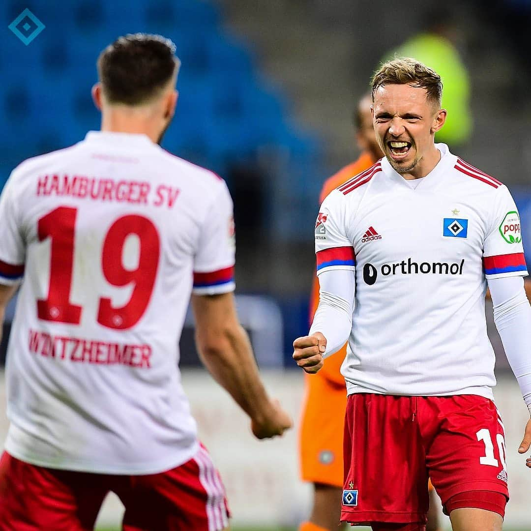 ハンブルガーSVさんのインスタグラム写真 - (ハンブルガーSVInstagram)「DREI PUNKTE BLEIBEN IN HAMBURG ‼️💪  #nurderHSV #HSVAUE #Heimsieg #DreiPunkte  📸 @witters_sportfotografie」10月22日 3時22分 - hsv