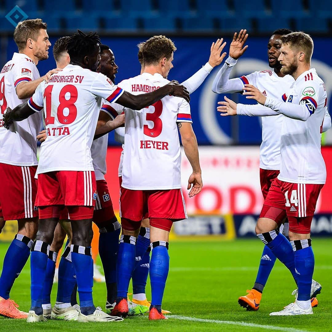 ハンブルガーSVさんのインスタグラム写真 - (ハンブルガーSVInstagram)「DREI PUNKTE BLEIBEN IN HAMBURG ‼️💪  #nurderHSV #HSVAUE #Heimsieg #DreiPunkte  📸 @witters_sportfotografie」10月22日 3時22分 - hsv