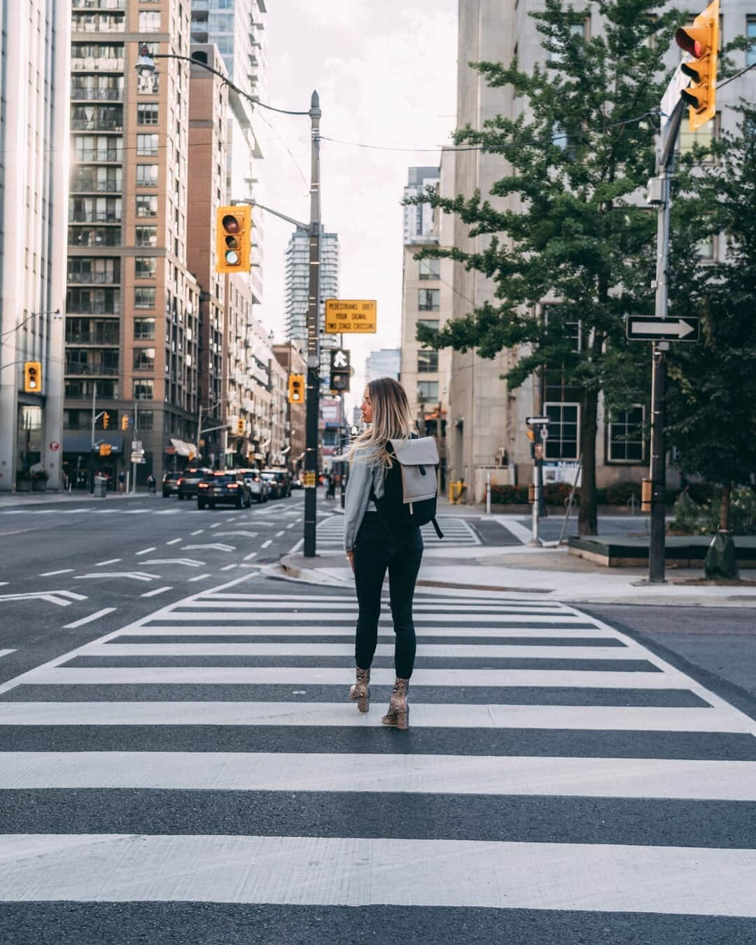 Kapten & Sonさんのインスタグラム写真 - (Kapten & SonInstagram)「'Blessed are the curious for they shall have adventures.' 💫 ⁠ @thelosttwo exploring the city with her favorite companion: our backpack Fyn "Cream Black". 😍 #bekapten #kaptenandson⁠ .⁠ .⁠ .⁠ #backpack #explore #onthego #bigcitylife #fashionable #fashion #style #inspiration #outfit #ootd #shopthelook #cityvibes #adventures」10月22日 3時31分 - kaptenandson