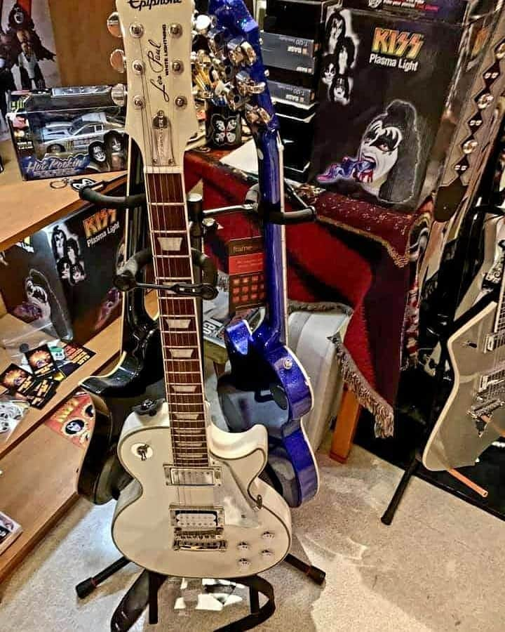 KISSさんのインスタグラム写真 - (KISSInstagram)「#CollectingKISS! Check out some of Dimitrios Jim Beis' #KISS guitars. Wow! @paulstanleylive @tommy_thayer_official @genesimmons #KISSARMYROCKS」10月22日 8時57分 - kissonline