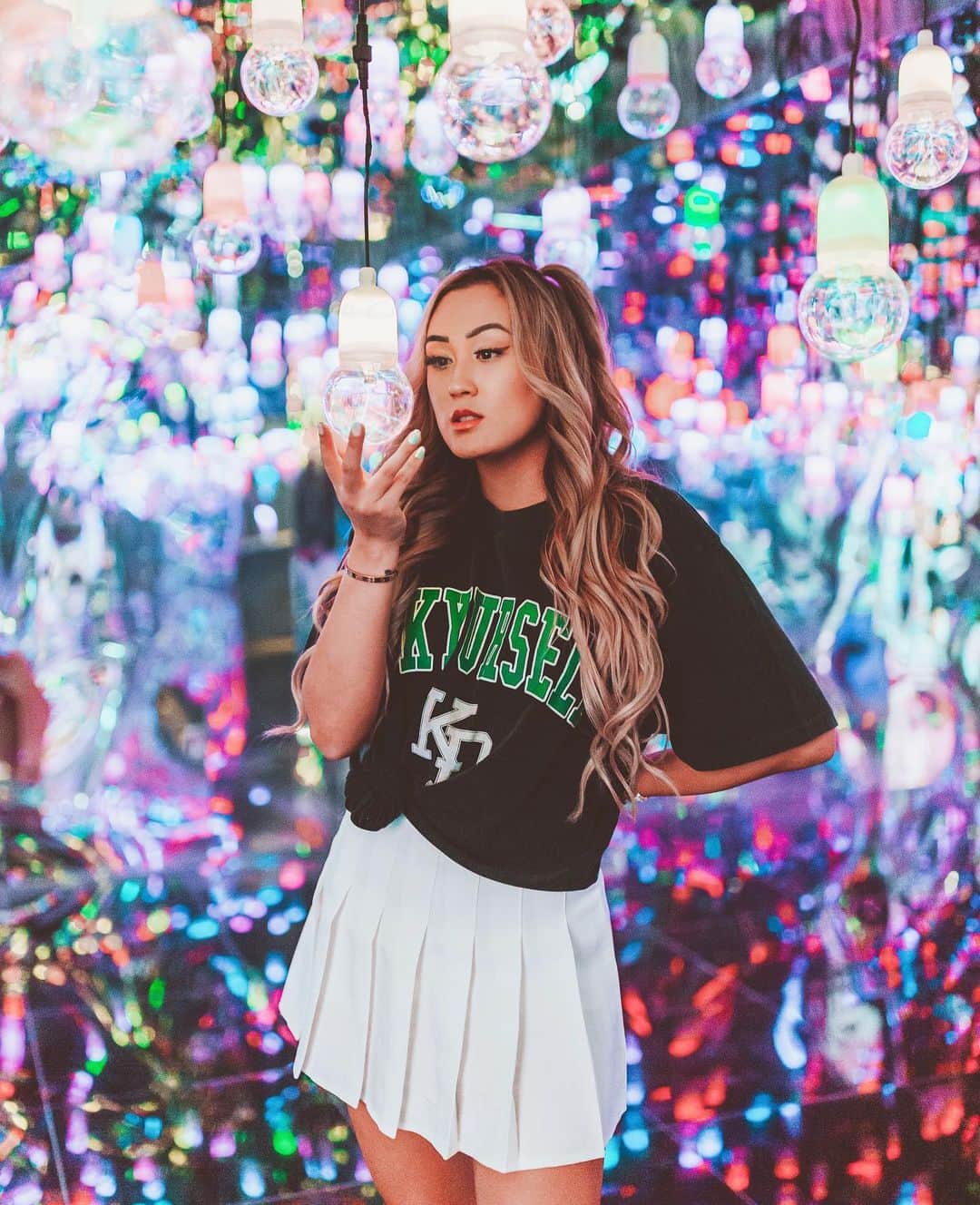 Lauren Riihimakiのインスタグラム：「I just finished watching Lovecraft Country, Ted Lasso & Emily in Paris, drop ur best new show recommendations 🙌🏻 📷: @jessetam_」