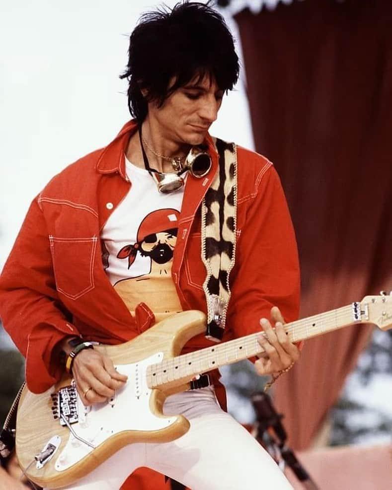 The Rolling Stonesさんのインスタグラム写真 - (The Rolling StonesInstagram)「Ronnie Wood live at Roundhay Park in Leeds, 1982. Photo by Denis O’Regan 🎸  @ronniewood #therollingstones #ronniewood #1982」10月22日 3時42分 - therollingstones