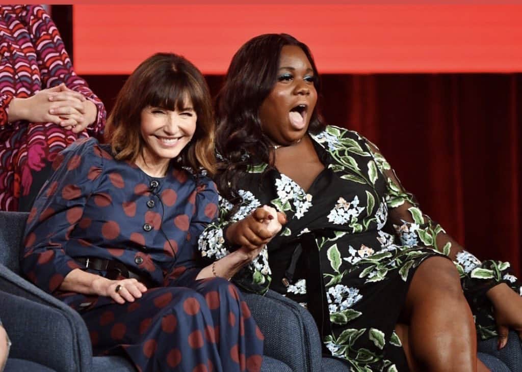 のインスタグラム：「Take me back!!! Get ready for Season Two!!! #ZoeysPlaylist」