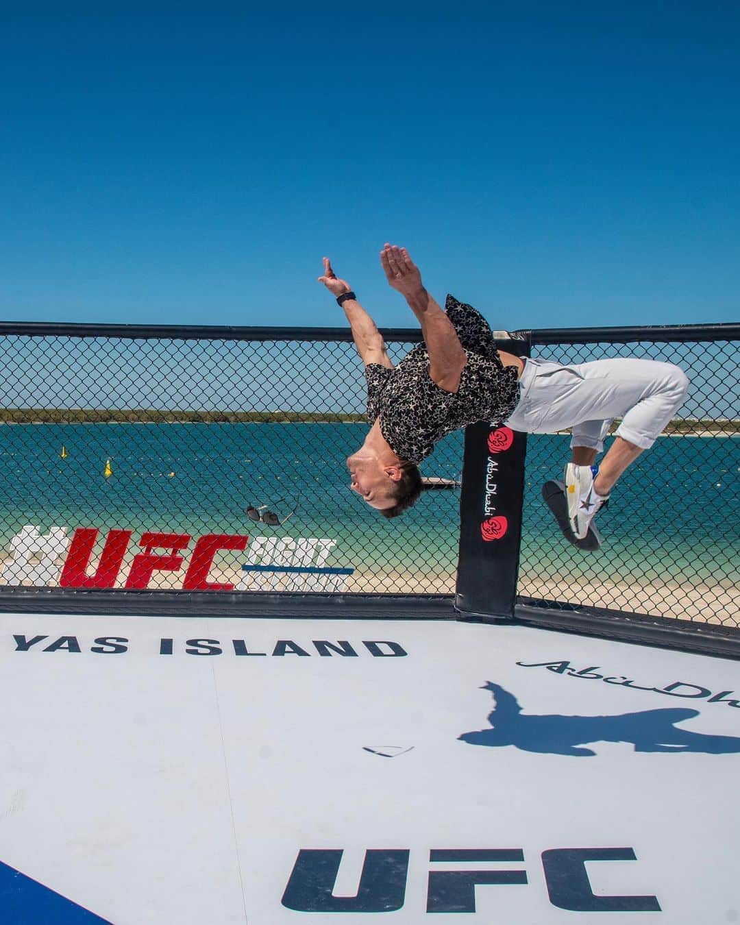 モンスターエナジーさんのインスタグラム写真 - (モンスターエナジーInstagram)「That Fight Island energy 😎 @mikechandlermma @ufc   Don’t miss #UFC254 #InAbuDhabi this Saturday on ESPN+ PPV. 📺   #MMA #UFC #MonsterEnergy」10月22日 3時59分 - monsterenergy