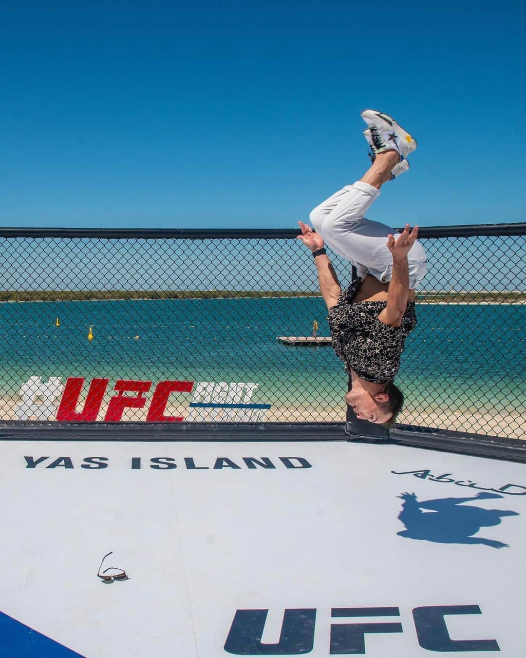 モンスターエナジーさんのインスタグラム写真 - (モンスターエナジーInstagram)「That Fight Island energy 😎 @mikechandlermma @ufc   Don’t miss #UFC254 #InAbuDhabi this Saturday on ESPN+ PPV. 📺   #MMA #UFC #MonsterEnergy」10月22日 3時59分 - monsterenergy