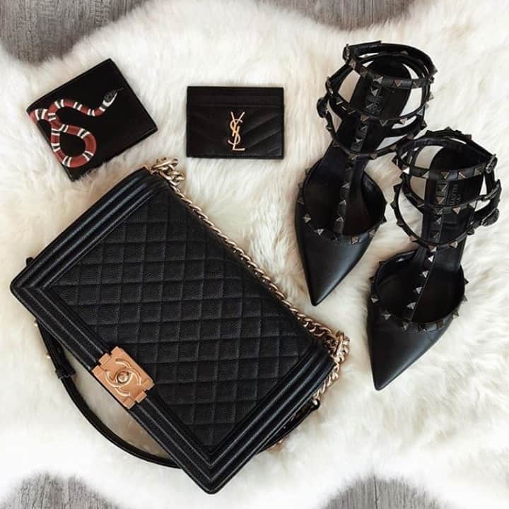 GILTのインスタグラム：「What can we say? We love a luxe laydown. Photo by: @aphinya_w」