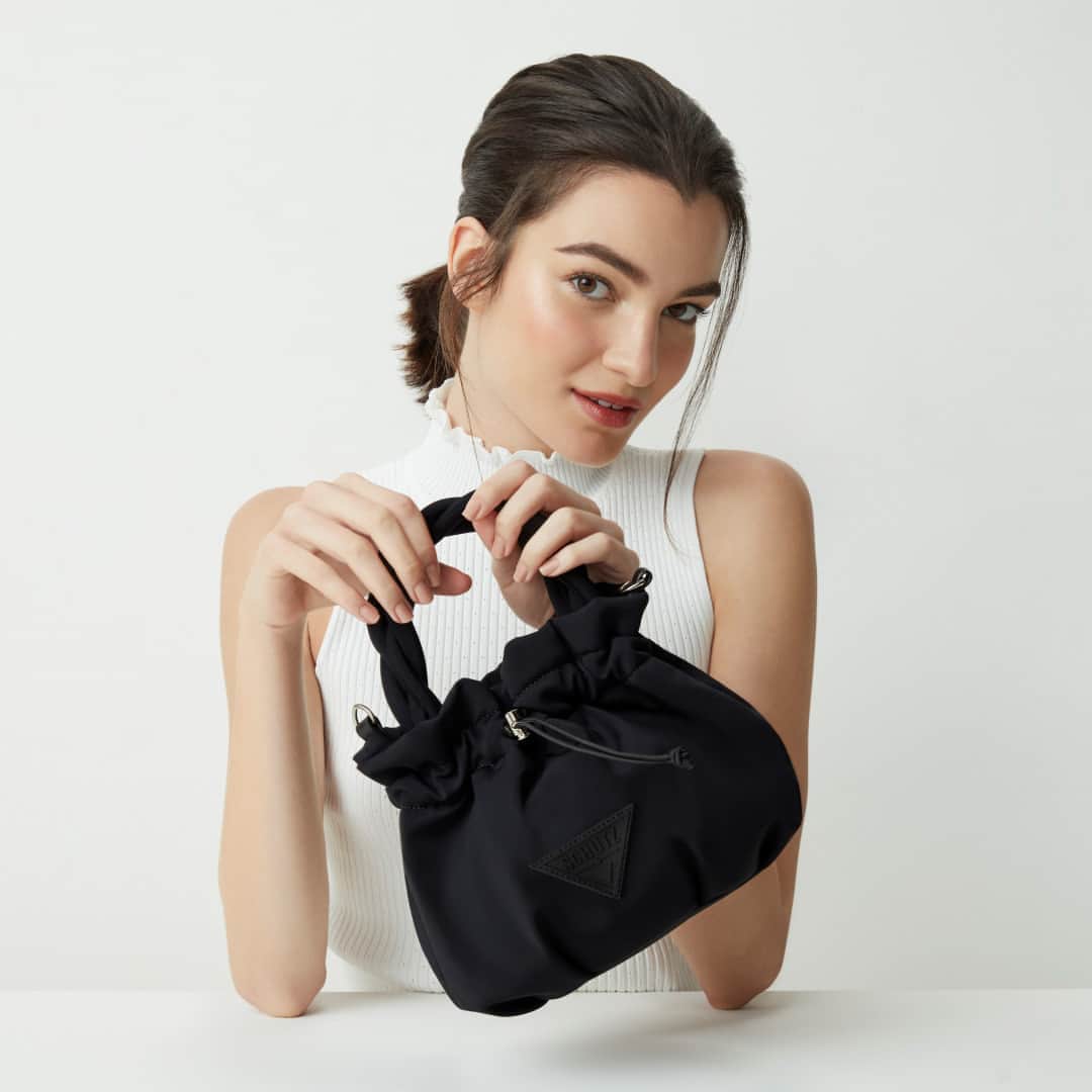 Schutzのインスタグラム：「THE NEW CLASSIC - SCHUTZ LOLLA BAG ❤️ #schutzlolla」