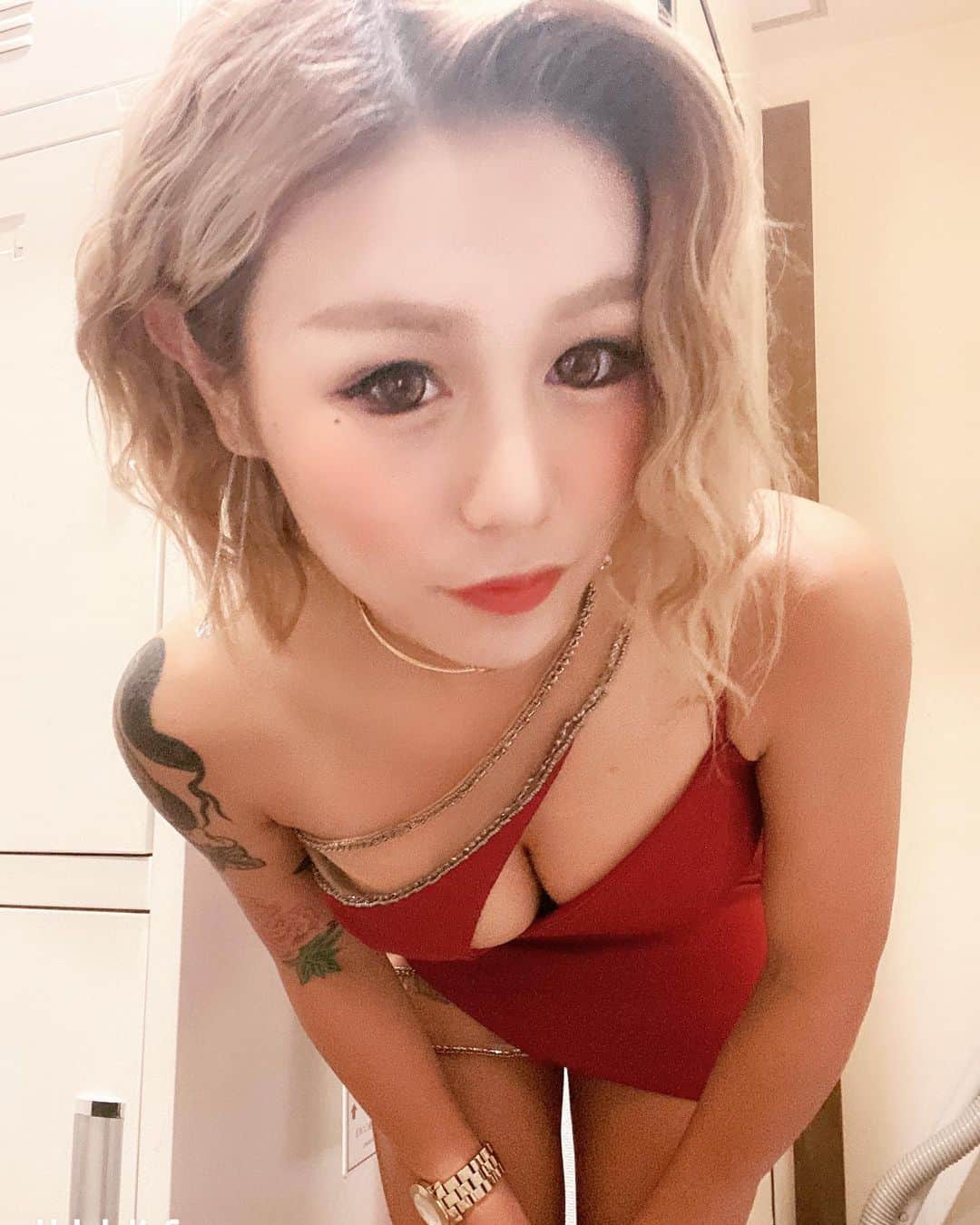 りこぴのインスタグラム：「人生山あり谷あり谷間あり😇✌🏾」