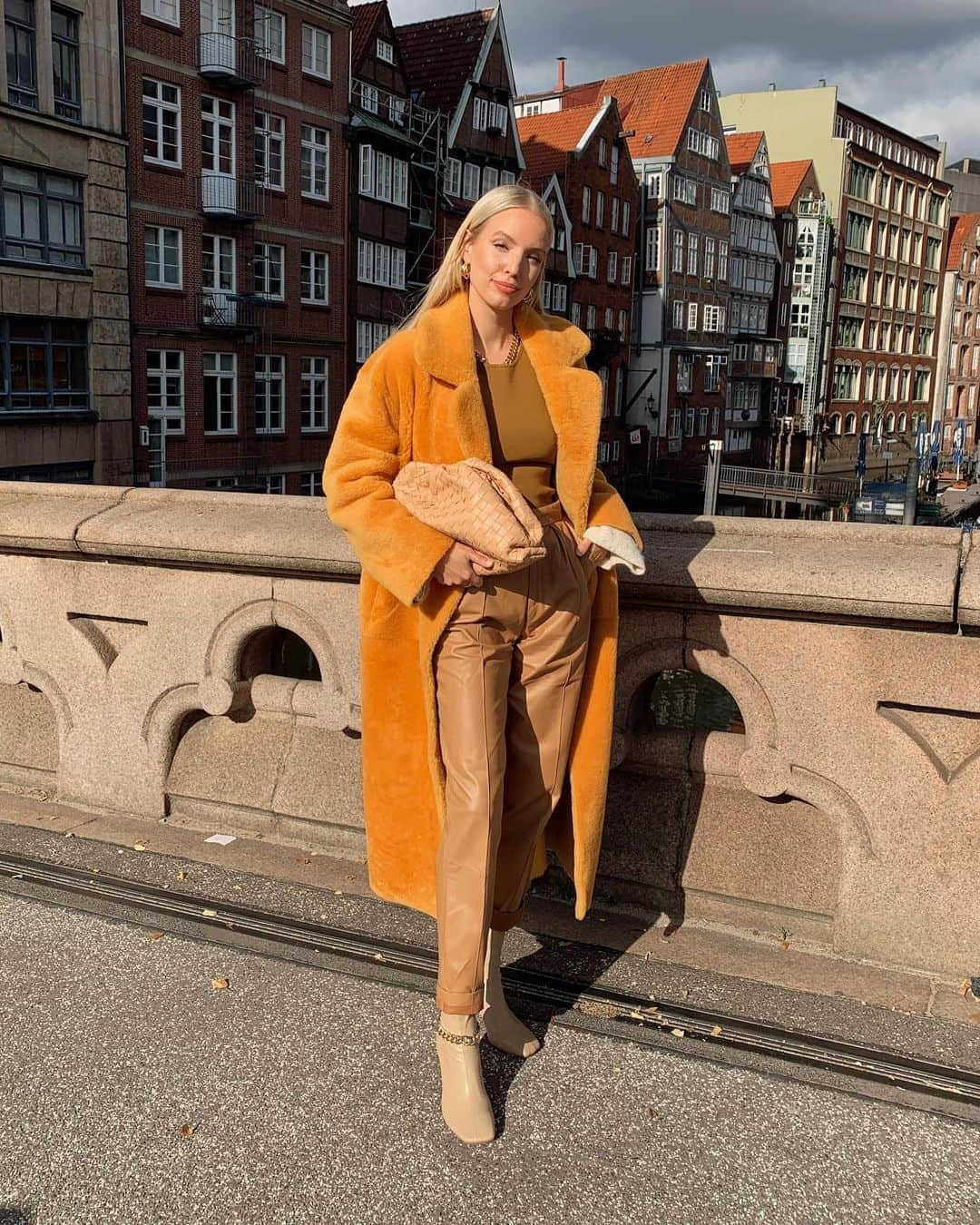 レオニー・ハンネさんのインスタグラム写真 - (レオニー・ハンネInstagram)「My home is cold but cute.🥰 Anzeige/Tag #hamburg」10月22日 4時20分 - leoniehanne