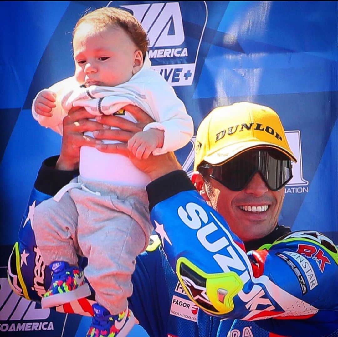 トニ・エリアスさんのインスタグラム写真 - (トニ・エリアスInstagram)「I writing down this lines whitout any permition...just following my feelings and coming from the bottom of my heart!!!  The next weekend will be my last race with Suzuki Family!! Its been 5 years!!! What a Blast!!! We won a lot...32 wins, 60podiums, 1  championship...Its been amazing!!! To all staff of Suzuki Motor of America: HayasakiSan,Kerry Graever, Pat Alexander,Chris Wheeler. YoshimuraRacing: Don Sakakura,Yusaku Yoshimura. Team Hammer: John Ulrich & Chris Ulrich. To my Crewchiefs: DaisukeHashimoto,Dave Weaver. To all my mechanics, electronics, cordonators, chefs, truck drivers.  Through to best to the worst,through the joy and the pain...you guys been my family...Now my friends FOREVER. Thank You for listen me, To undestand me, to have all the patience of the world...to follow my instinct or crazy ideas...Im not easy but soon or later we achieved  what i wanted but always with your help and that made it really special!!!  Also to my strong team mates..my friends @rogerhayden95 @josh_herrin  @bobbyfong50  Maybe its the last race of my career..Maybe not!!!  It will depend of many things...Im still very hungry for wins and fight for championships but this time i’ll let the destiny and universe play and decide for me! Now Suzuki Family/ @team_hammer_inc let’s do the last one together!!! Thank you not only to support me this years of racing..  Im grateful for much more than that.. You guys gave me the opportunity of my life...Live in USA...Where i meet my wife,where we have 3 wonderful kids and beautiful things coming!!!  Love U!!❤️  Your Rider. Toni Elias #24.  @suzukicycles  @yoshimuraracing  @team_hammer_inc  @motoamerica」10月22日 4時40分 - tonielias24