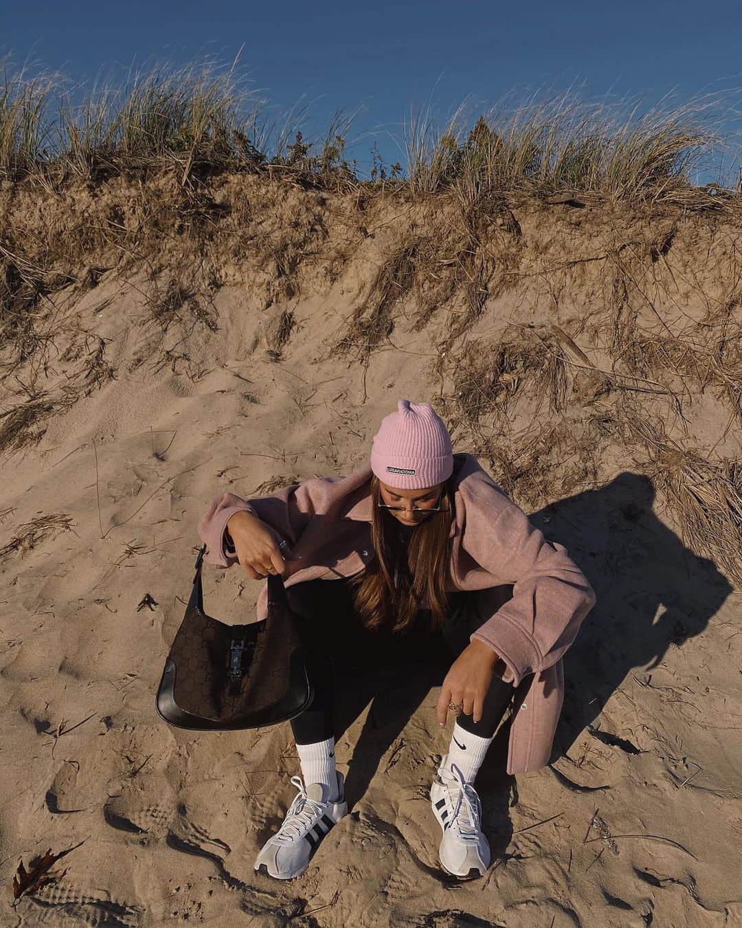 We Wore Whatのインスタグラム：「Breezy beach walk from last weekend 🌊」