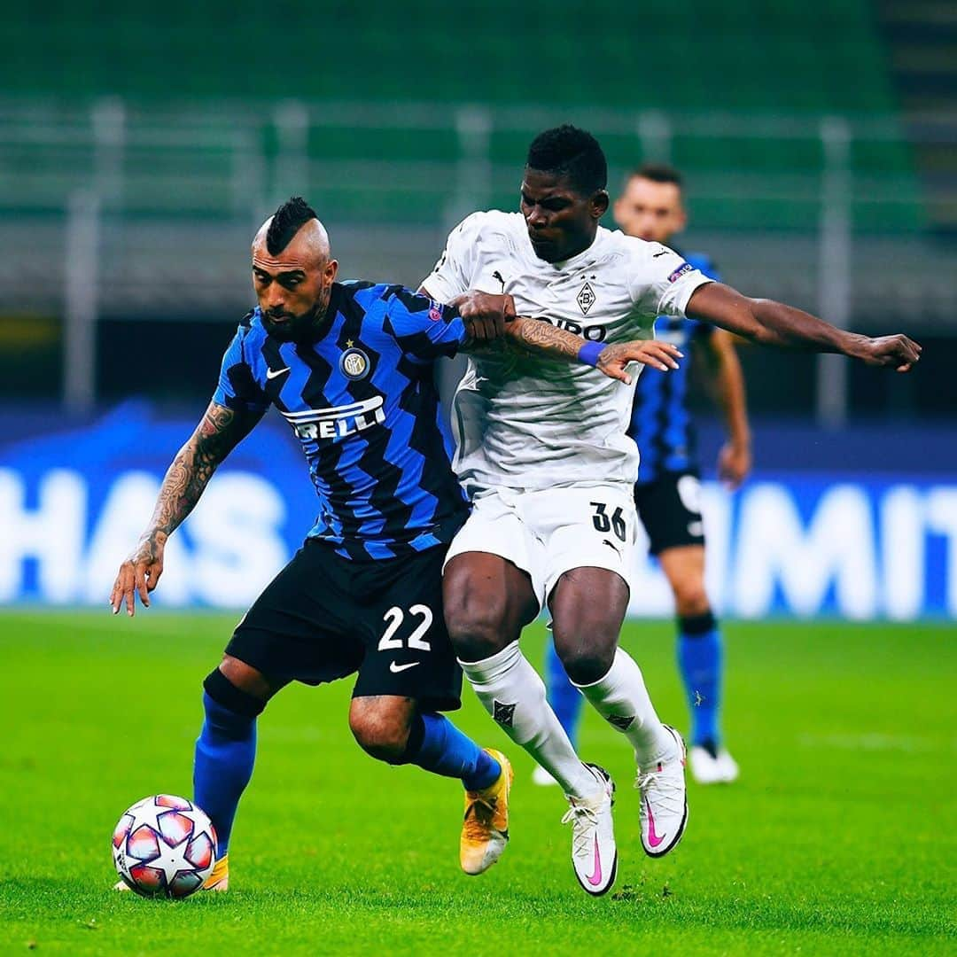 インテルナツィオナーレ・ミラノさんのインスタグラム写真 - (インテルナツィオナーレ・ミラノInstagram)「HALF TIME AT THE SAN SIRO #InterBorussia 0-0 #Inter #ForzaInter #UCL #ChampionsLeague #Football」10月22日 4時48分 - inter