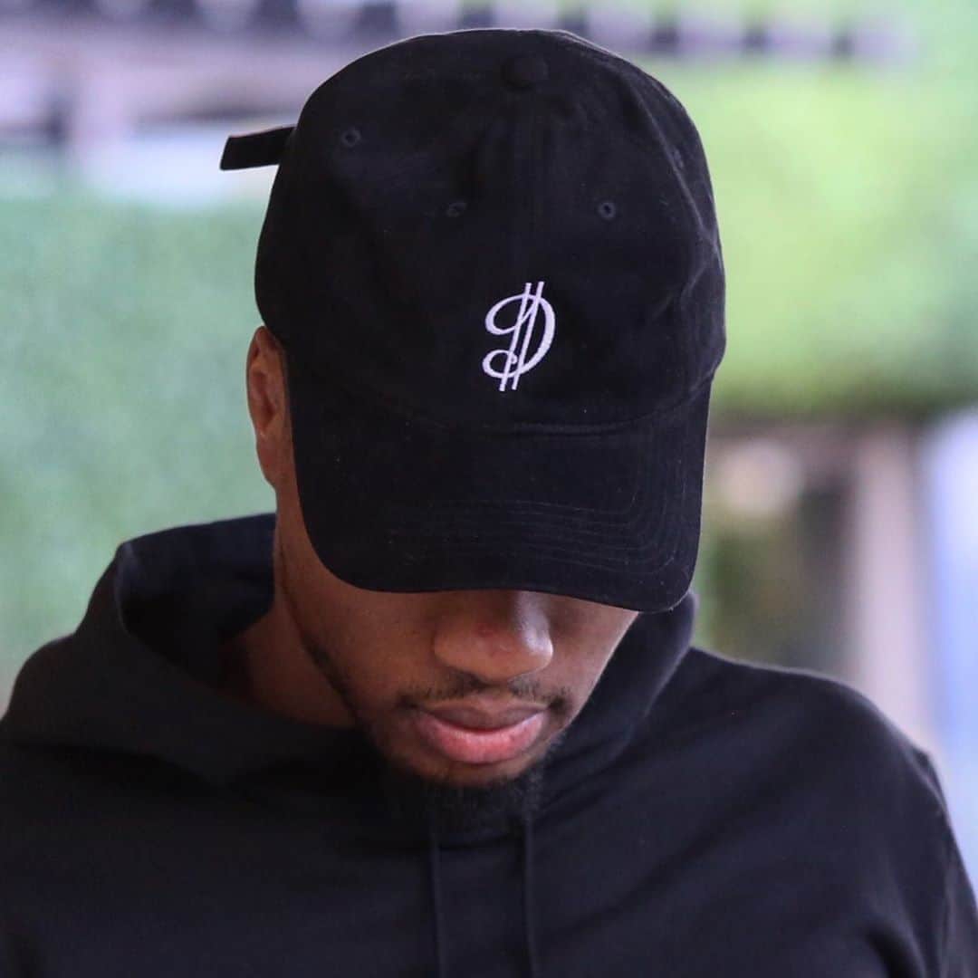 デイミアン・リラードのインスタグラム：「D$ logo dad hats and Dame D.O.L.L.A. script dad hats are back in stock. Hit the link in my bio to get one now. #DameDOLLA」