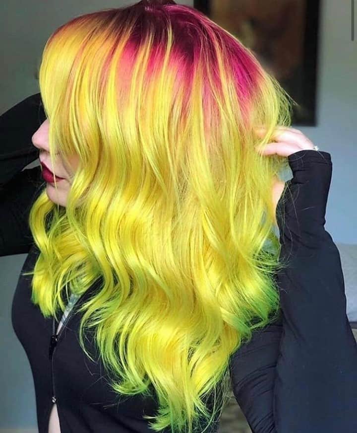 CosmoProf Beautyさんのインスタグラム写真 - (CosmoProf BeautyInstagram)「Strawberry Lemonade, anyone?🍓🍋⁣⁣ ⁣⁣ @jenn_lokella used @pravana Vivids Everlasting Mystic Magenta and Enchanted Pink to create the rosey root. Then, she used Pravana Vivids Neon Yellow for Mids to ends.💛⁣⁣ ⁣ Find Pravana color through your salon consultant, online and at your local #cosmoprofbeauty where you are #licensedtocreate⁣ ⁣ #repost #pravana #pravanavivids #neonhair #yellowhair #pinkhair #pinkhairdontcare #pinkhaircolor #vivids #vividhaircolor #vividhair #colorfulhair」10月22日 5時03分 - cosmoprofbeauty