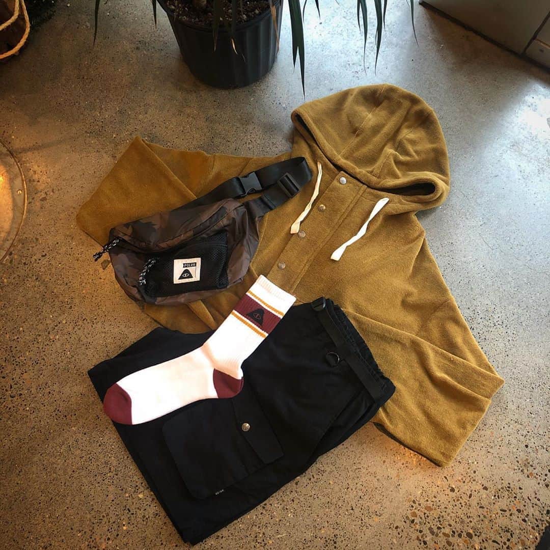 Poler Outdoor Stuffさんのインスタグラム写真 - (Poler Outdoor StuffInstagram)「For the sneaky warm fall days when you want to be cozy up top and loose on bottom! P.S. who wants us to restock with some new @polerjapan goods?」10月22日 5時08分 - polerportland