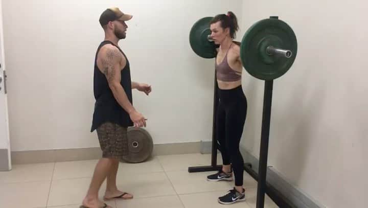 ミラ・ジョヴォヴィッチのインスタグラム：「OVER 50 million views of the @monsterhuntermovie trailer on all platforms!! Thank you everyone for the incredible support! Here’s a short clip of me training with  the awesome @nicrasenti in South Africa for the film. We would get up every morning at 4am, train for an hour and then I would get into the make up chair. Thank goodness my character already looked like she’d been through a war because I was always so sweaty by the time we would start! I got into the best shape of my life during this production. I already had two kids at that point, but man I turned myself into a boss. I was healthy, lean, strong, my diet was on point. My discipline was incredible and it gave me the confidence and edge to feel like I could take over the world! I worked hard and that is what made me feel like no one was more qualified than me at that point to make a movie like this. I earned it. And it kicked off a new set of habits for me and a new mind frame which made me realize that you can’t have confidence without putting the effort in. Now after baby #3, I gotta get back in that head space again.🙄I’m talking to you @theetiffmarie! I need to get back in the program!😂 No more excuses.✊🏼 Now I’m just gonna go have some potato chips and think about that.😂 #monsterhuntermovie #monsterhunterworld #selfcare #proudmama」